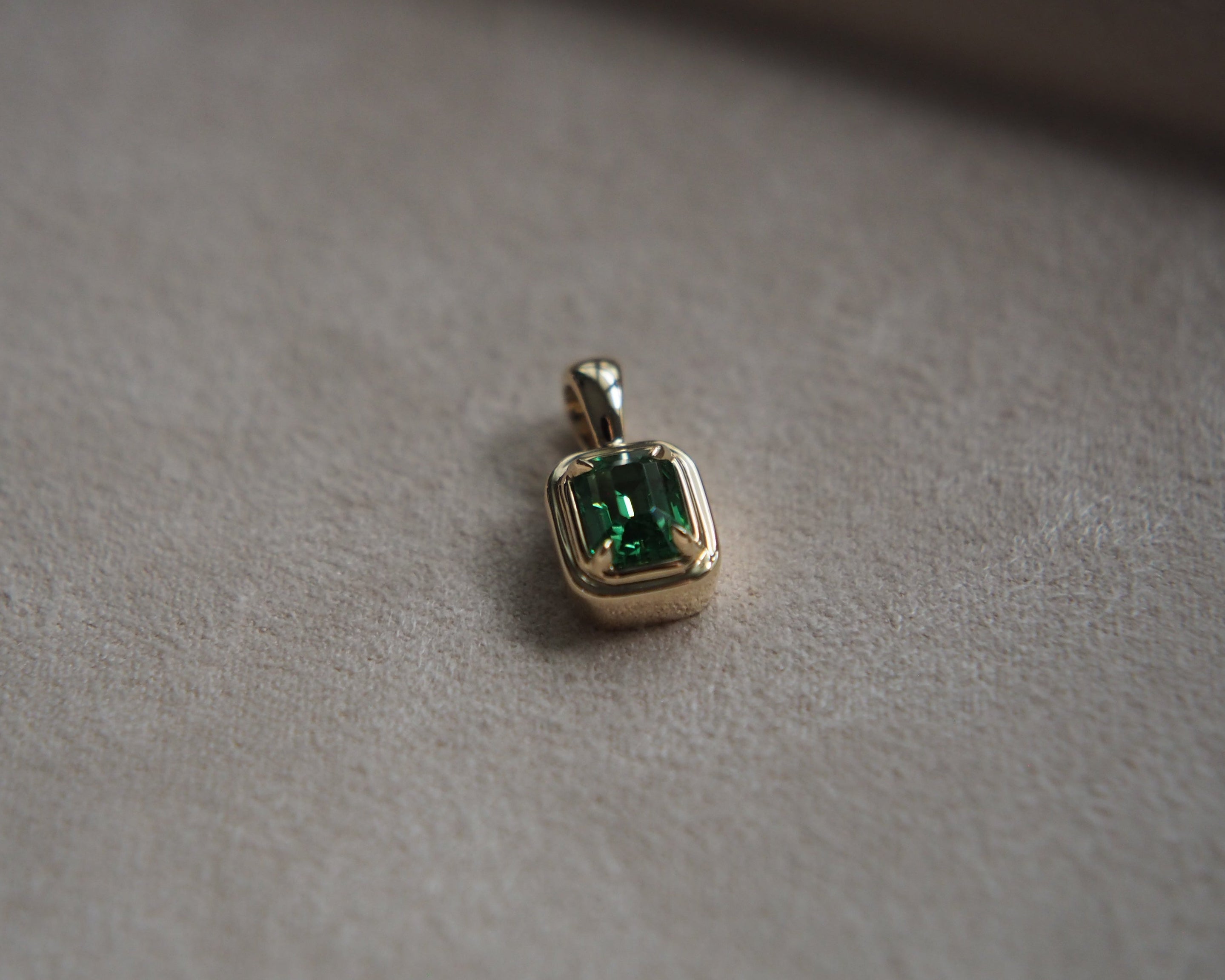 Robyn Natural Tsavorite Pendant