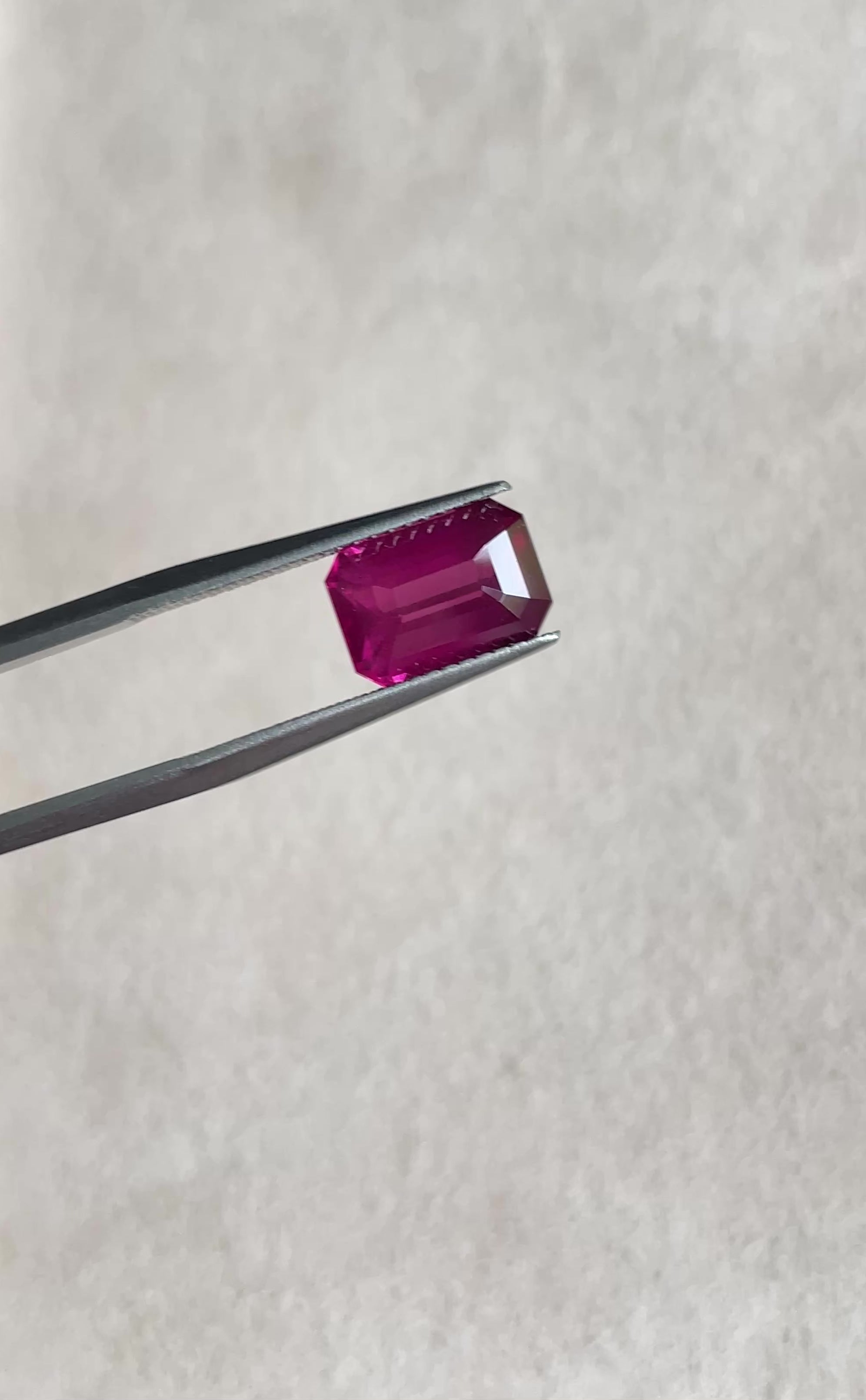 3.50ct rhodolite garnet daylight